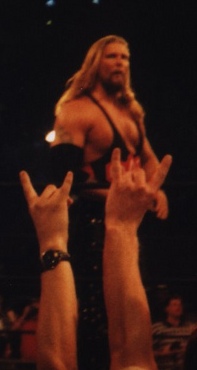 Archivo:Kevin Nash Nitro '98 - Wolfpac Hands