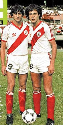 Archivo:Francescoli alonso