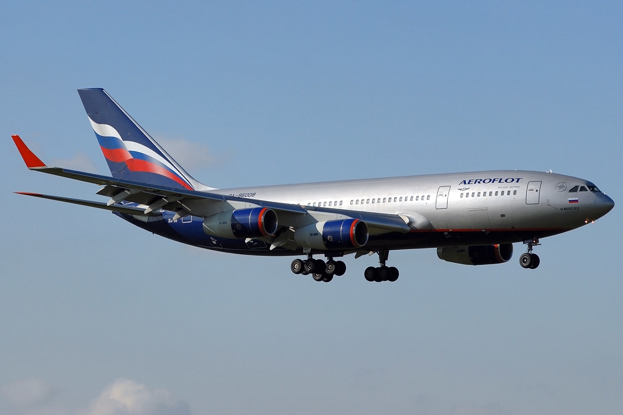 Ильюшин Ил-96 74393201005, Москва - Шереметьево RP3070.jpg