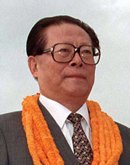 Archivo:Jiang Zemin at Hickam Air Base, October 26, 1997, cropped