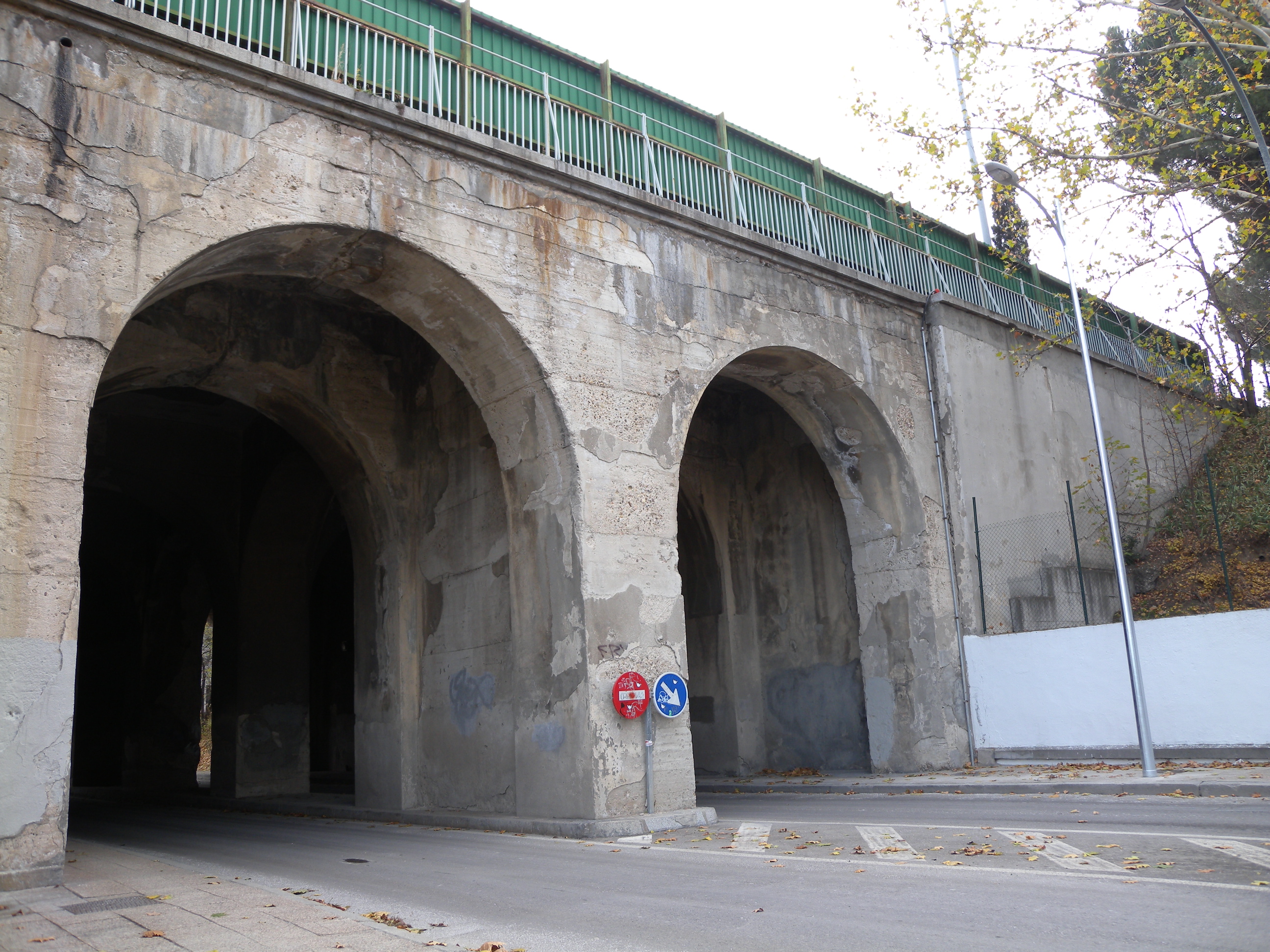 Viaducto de los 15 ojos - panoramio (5).jpg