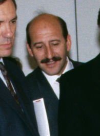 (Javier Sáenz de Cosculluela) Felipe González acompañado de varios ministros visitan la exposición de las maquetas de las olimpiadas de Barcelona 92. Pool Moncloa. 4 de mayo de 1990 (cropped).jpeg