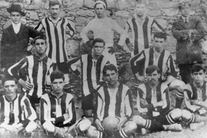 Archivo:Realclubvictoria futbol 1910 300x200