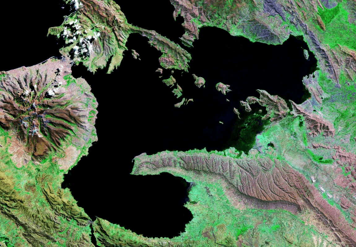 Lago Menor o Huiñamarca Perú Bolivia Satelital map 68.85829W 16.png