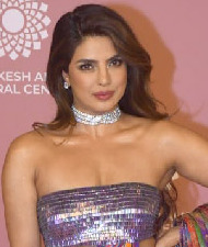 Archivo:Priyanka Chopra Jonas attending the Nita Mukesh Ambani Cultural Centre Gala on Day 2 (cropped)