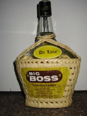 Archivo:A bottle of Big Boss cashew Fenny