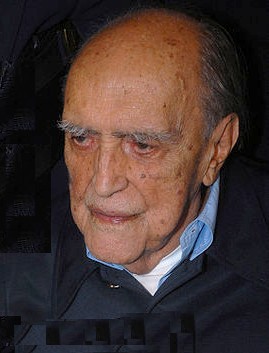 Archivo:Oscar Niemeyer cropped
