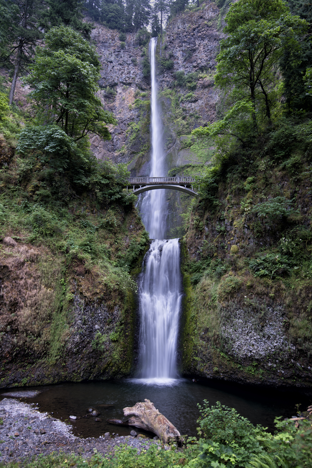 Multnomah Falls on 2 August 2012.jpg