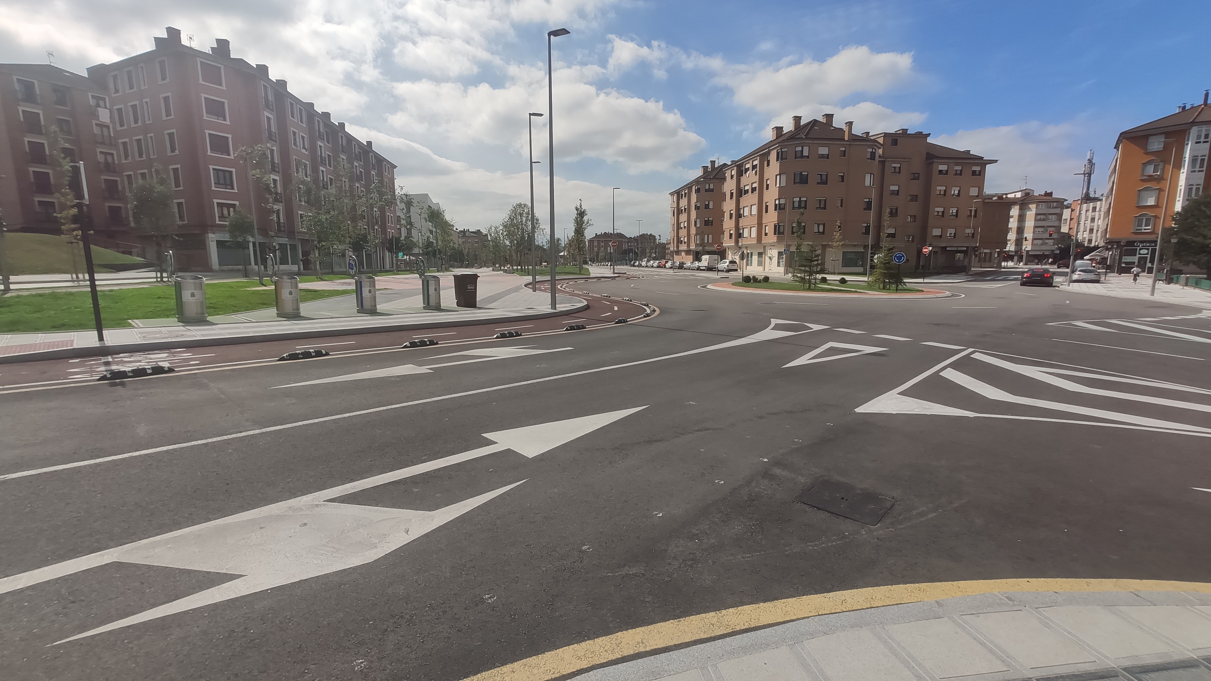 Avenida principal Lugones.jpg