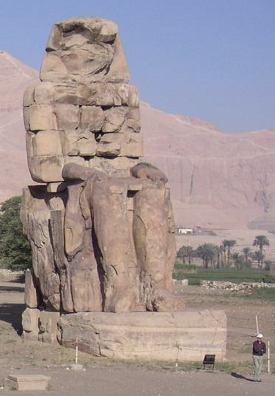 Archivo:Egypt.ColossiMemnon.01