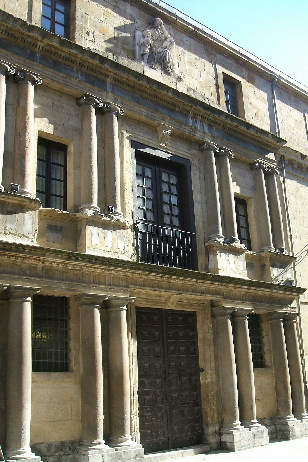 Vitoria - Antiguo Hospicio 03.JPG