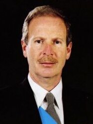 Archivo:Foto oficial de Presidente Álvaro Arzú (cropped)
