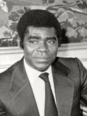 Archivo:(Teodoro Obiang Nguema) Leopoldo Calvo Sotelo se reúne con el presidente de Guinea Ecuatorial. Pool Moncloa. 13 de mayo de 1982 (cropped)