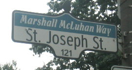 Archivo:Marshall McLuhan Way Toronto