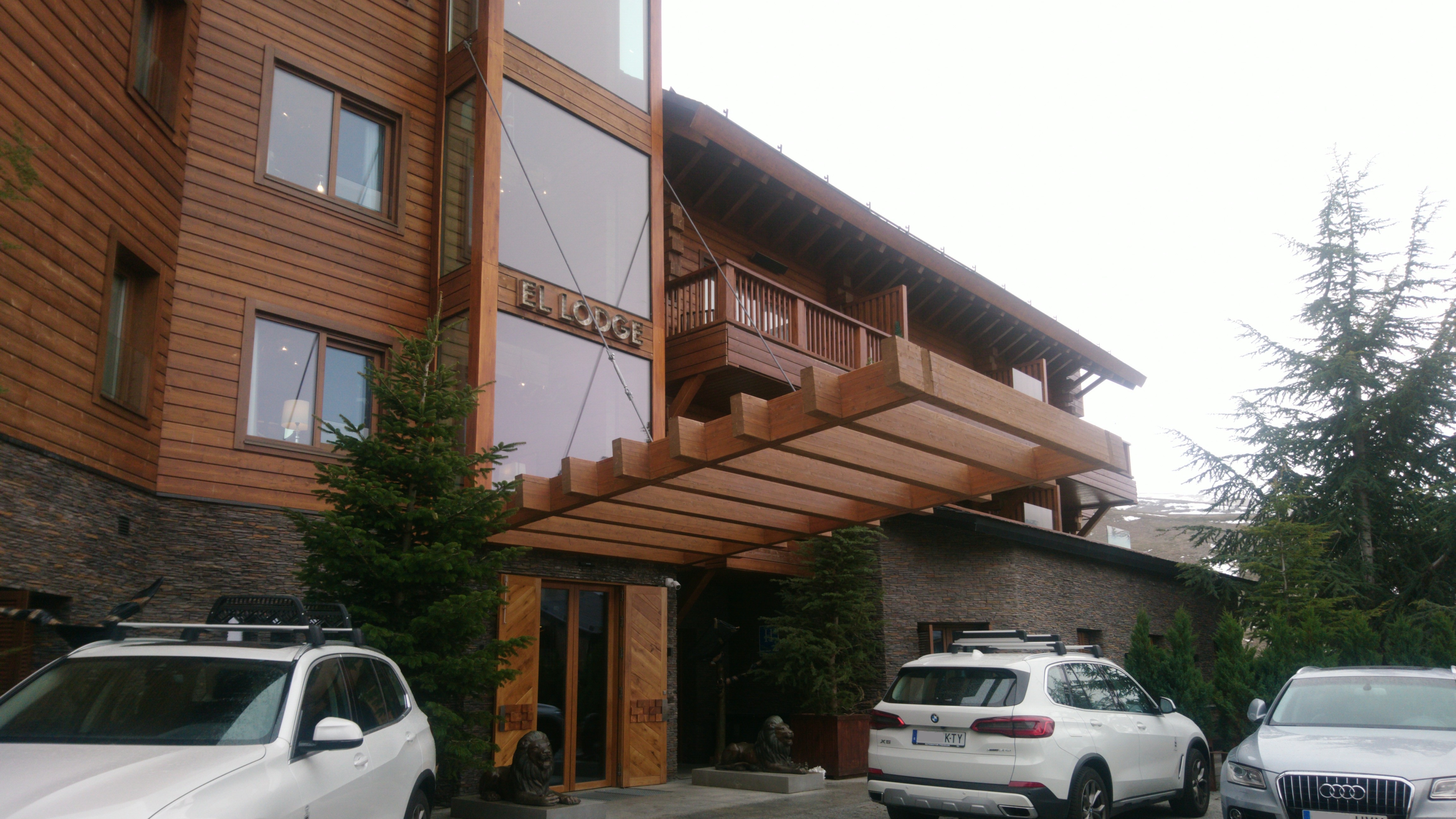 El Lodge.jpg