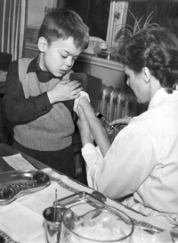 Archivo:Polio vaccination in Sweden 1957