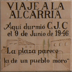 Archivo:Carlos Chacón (1973) Budia, cerámica conmemorativa de Viaje a la Alcarria
