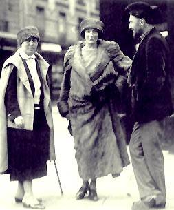 Archivo:Jane Heap, Mina Loy, and Ezra Pound