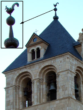 Archivo:Leon Colegiata San Isidoro torre romanica gallo al fondo by-dpc