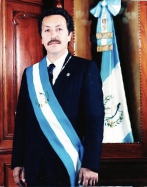 Archivo:Foto oficial de Presidente Vinicio Cerezo (completo)