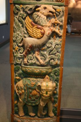 Archivo:Original arched door (side detial) of the Porcelain Tower of Nanjing (2)