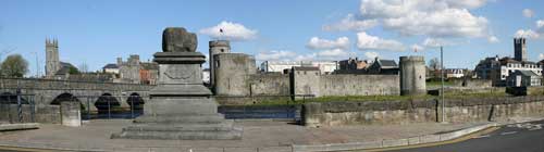 Treaty Stone and King Johns Castle, Limerick - geograph.org.uk - 303274.jpg