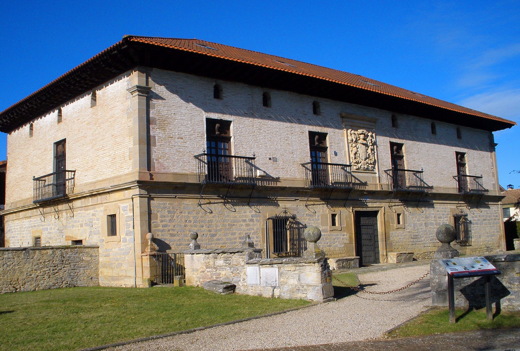 Zurbano - Palacio de Otazu 02.jpg