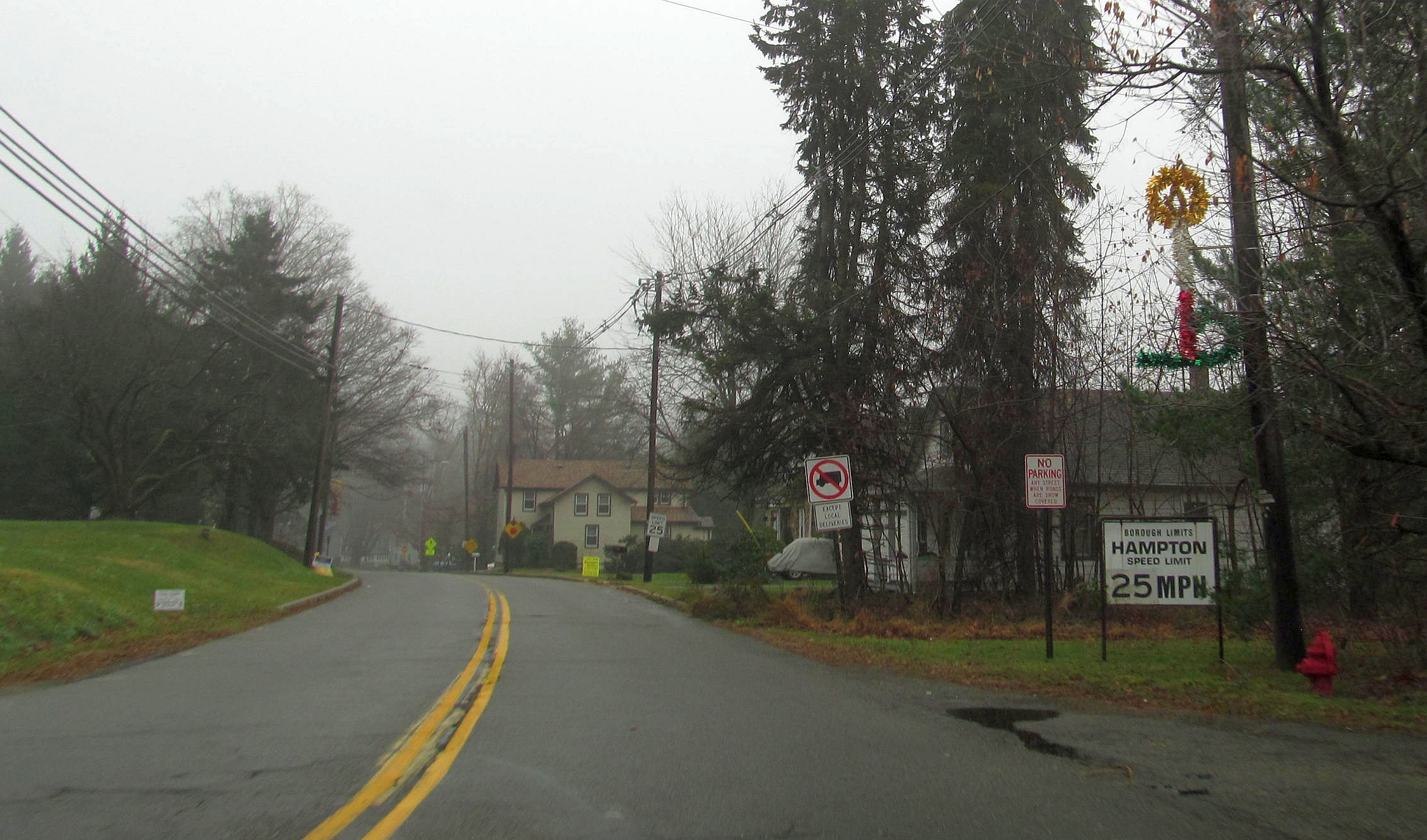 Archivo Entering Hampton, New Jersey along Route 635