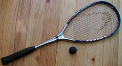 Archivo:Squash-racquet-and-ball