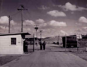 Archivo:Sandia security gate