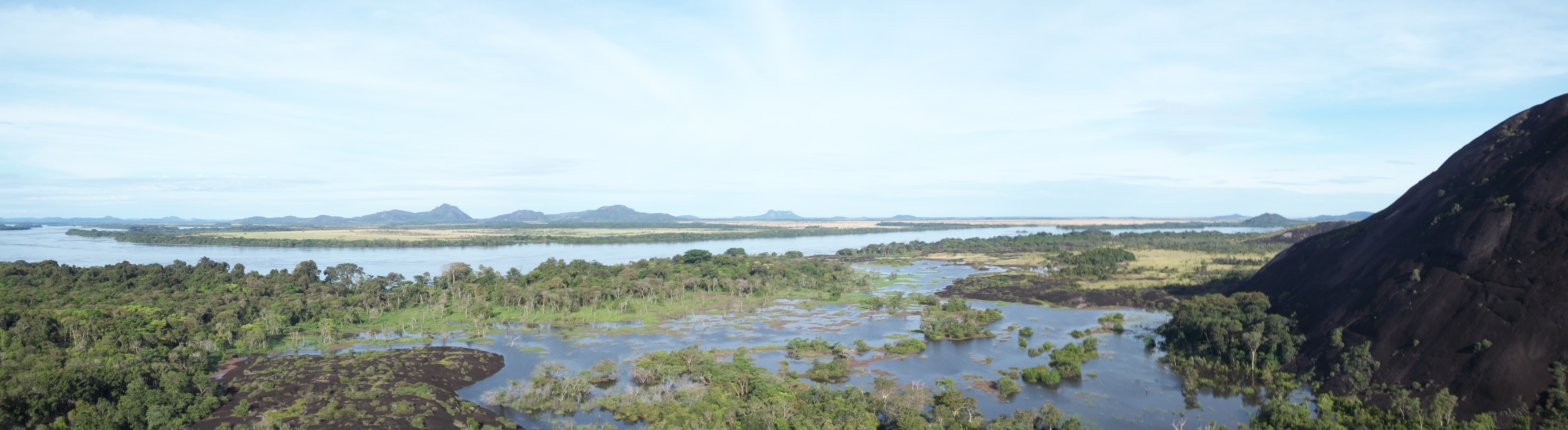 Panoramica del rio orinoco en amazonas.JPG