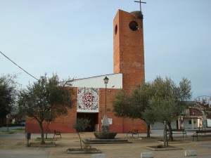 Archivo:Vista de la Plaza, Iglesia y fuente.