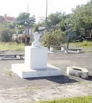 Jose Marti Statue La Luz.jpg