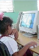 Archivo:Internet en escuela de Cuba