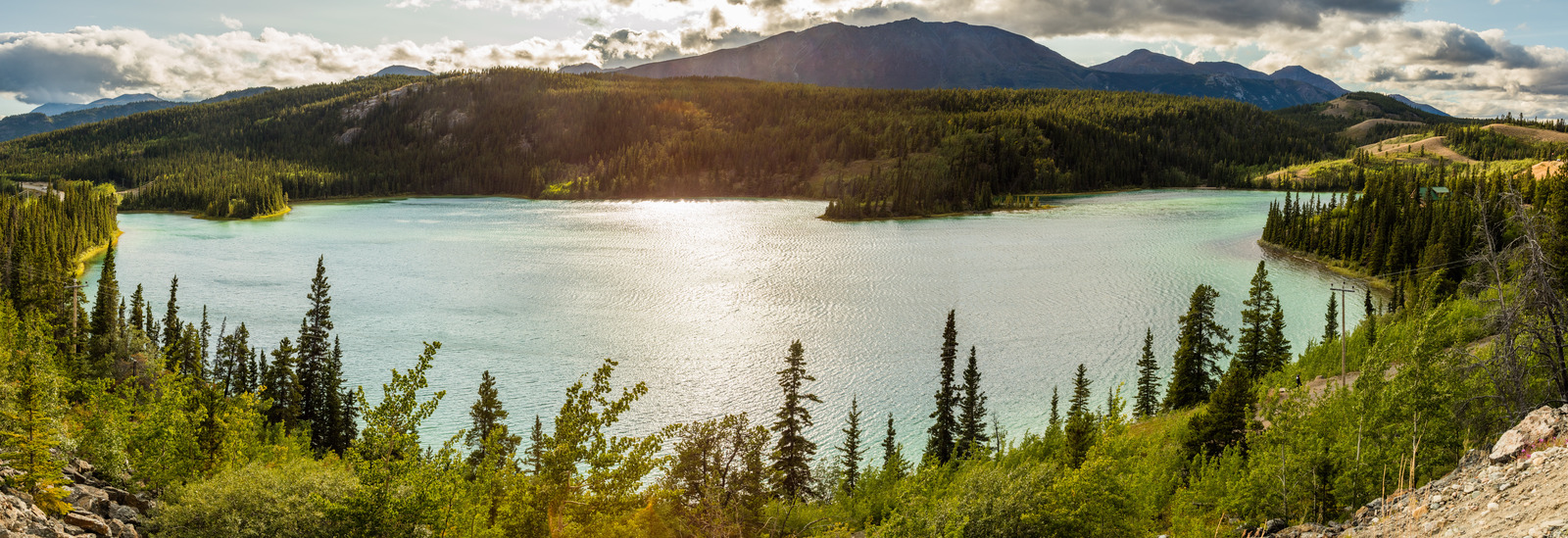 Lago Esmeralda, Yukón, Canadá, 2017-08-26, DD 124-127 PAN.jpg