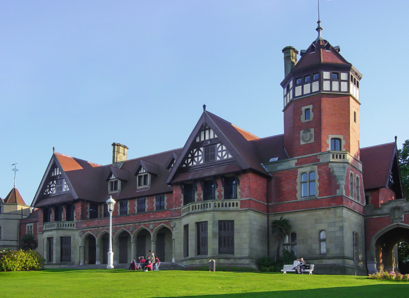 San Sebastian Palacio Miramar edited.jpg
