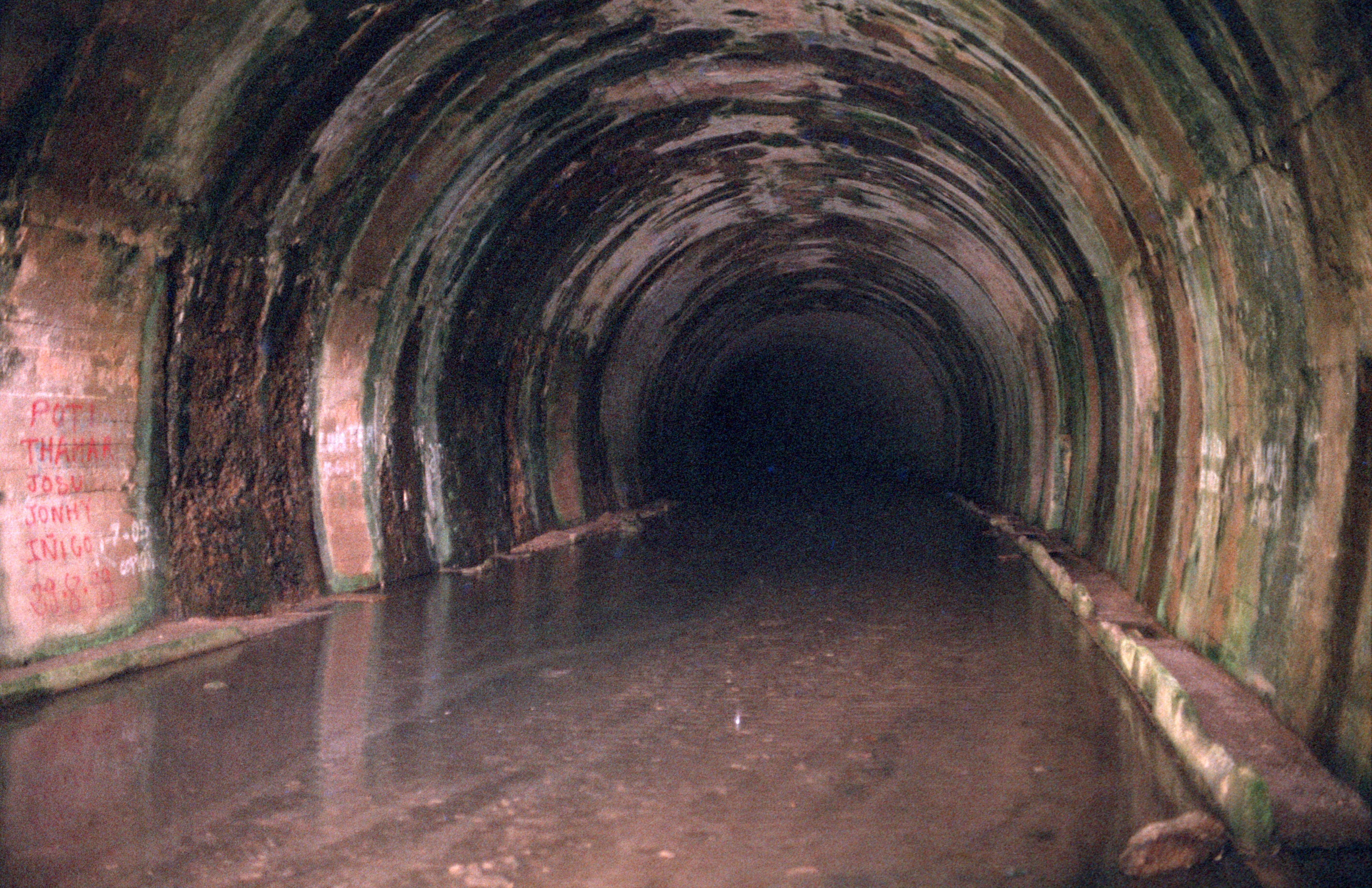 Túnel inundado.jpg