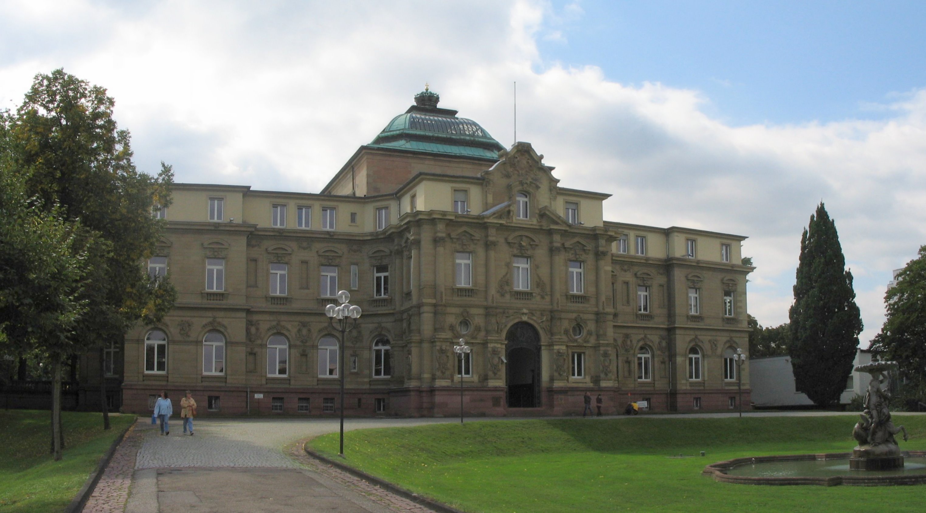 Palais-Bundesgerichtshof-Karlsruhe-Germany.jpg