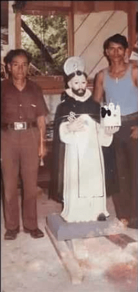 Archivo:José Marquez con imagen de san Raymundo