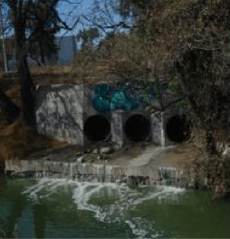 Archivo:Río Cuautitlán - Descargas de agua residual