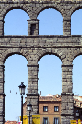 Archivo:Arquería Segovia
