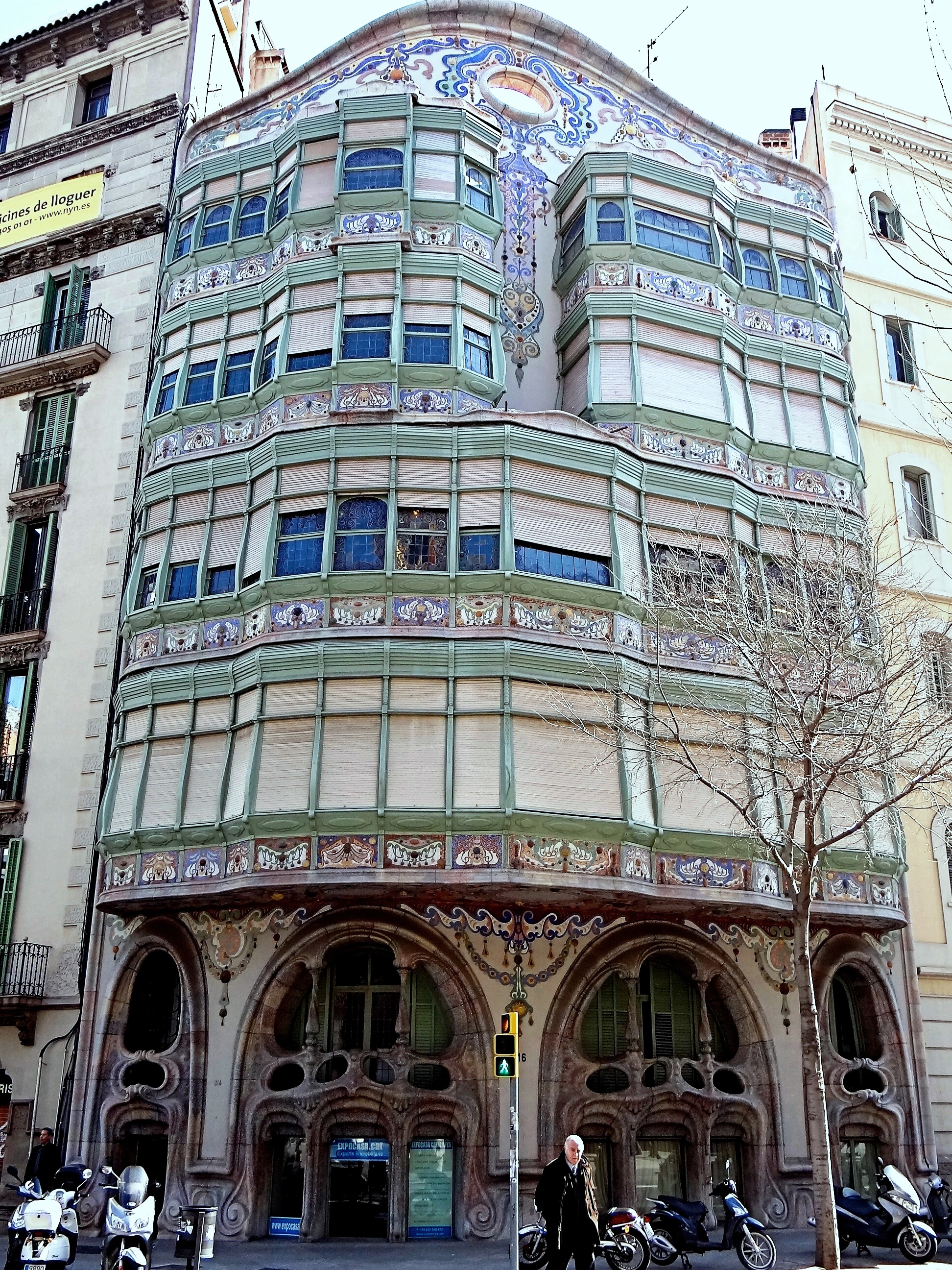 Casa Comalat back facade 05.JPG