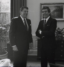 Archivo:Dan Rather and Ronald Reagan 1982