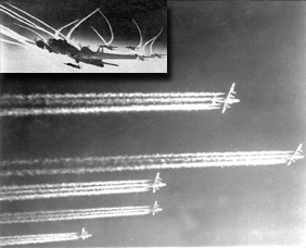 Archivo:Condensation Trails contrails from Aircraft Engine Exhaust