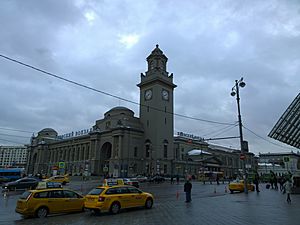 Archivo:Киевский вокзал - panoramio (3)