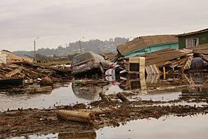Archivo:2010 Chile earthquake Tsunami aftermath at San Antonio