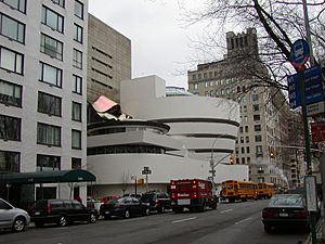 Archivo:5th Avenue - Guggenheim