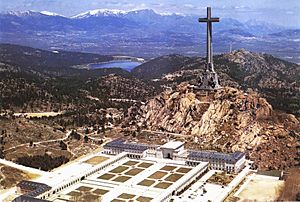 Archivo:Abadía de la Santa Cruz del Valle de los Caídos (Comunidad de Madrid) España (3194706145)