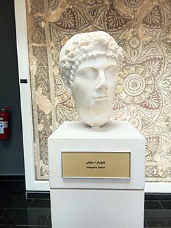 Archivo:An ancient Roman bust of Cleopatra Selene II, wife of Juba II of Mauretania