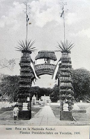 Archivo:Arco en la Hacienda Kochol Yucatan 1906